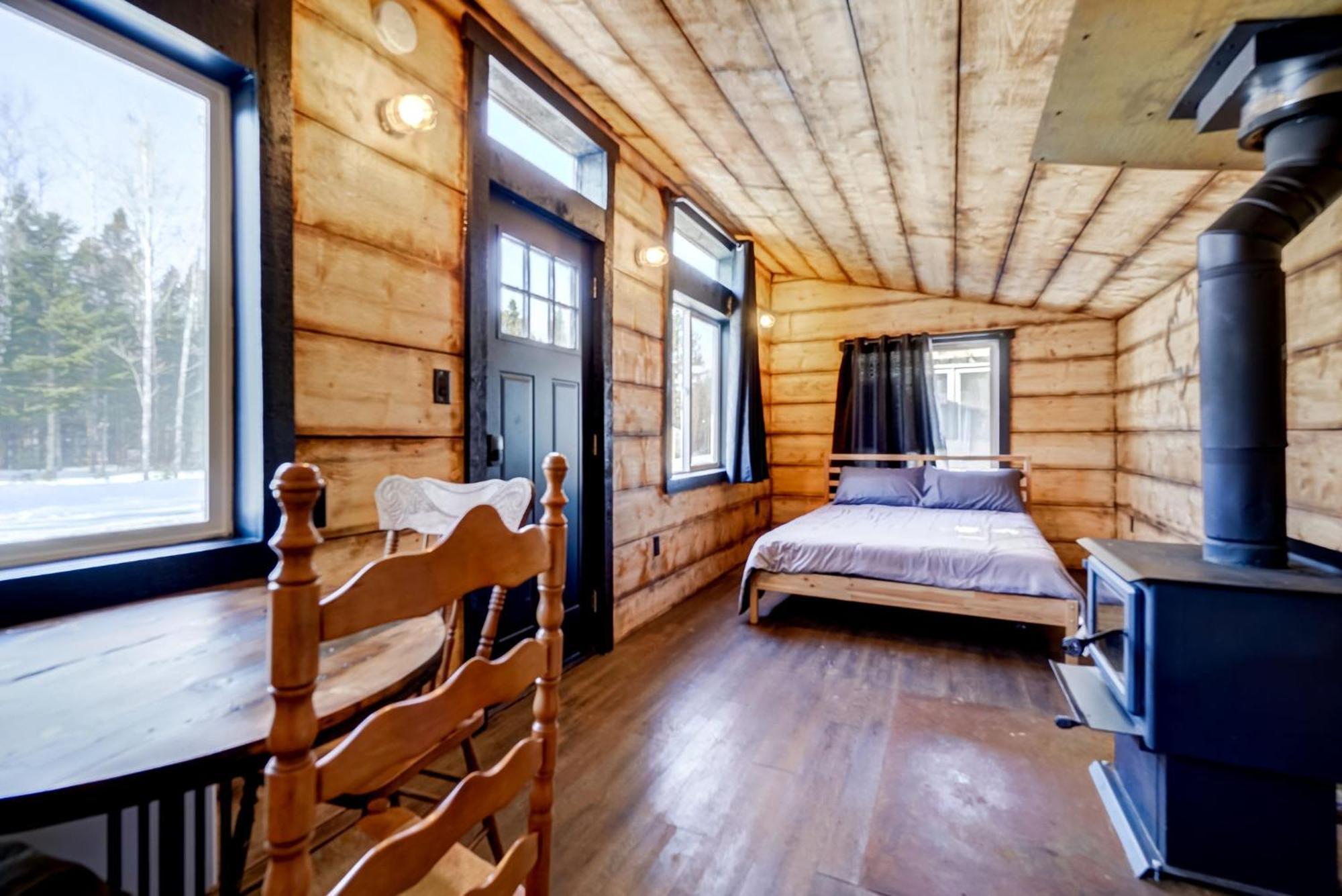 Your Cozy Cabin Retreat Saint-Remi-d'Amherst 외부 사진