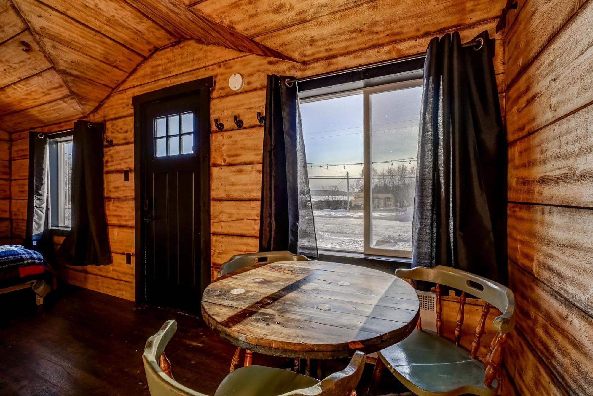 Your Cozy Cabin Retreat Saint-Remi-d'Amherst 외부 사진