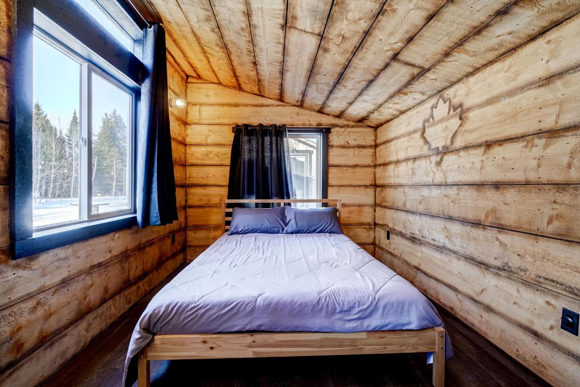 Your Cozy Cabin Retreat Saint-Remi-d'Amherst 외부 사진