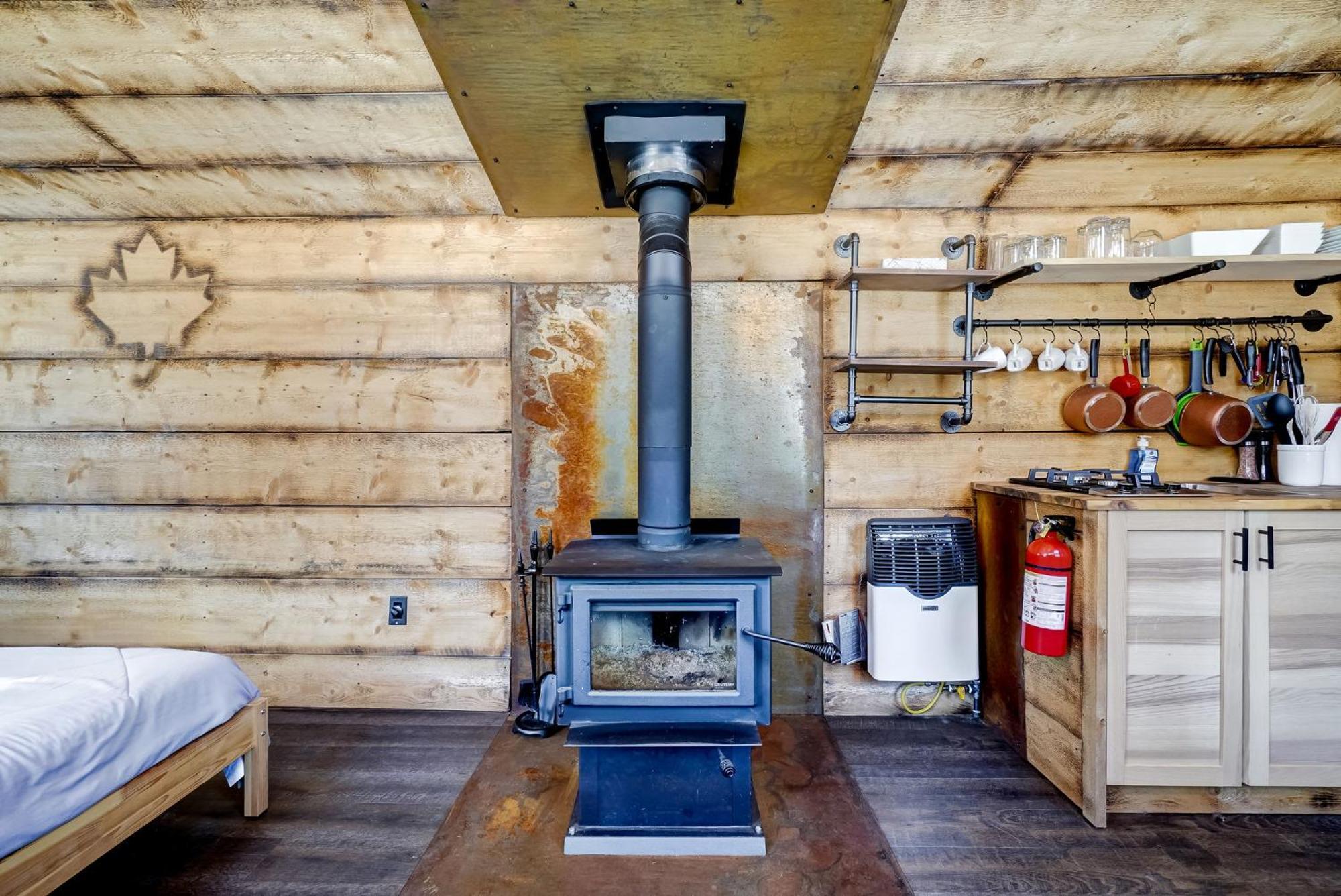 Your Cozy Cabin Retreat Saint-Remi-d'Amherst 외부 사진