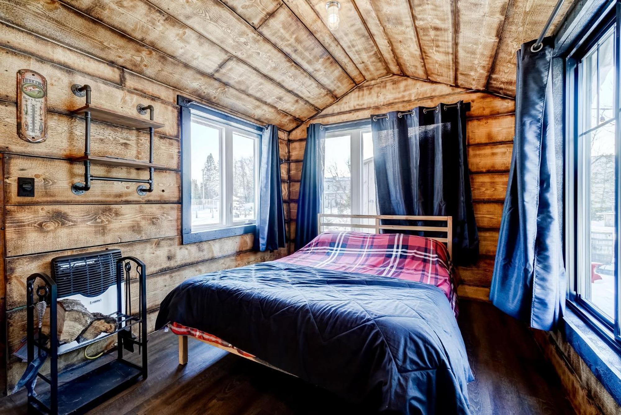 Your Cozy Cabin Retreat Saint-Remi-d'Amherst 외부 사진